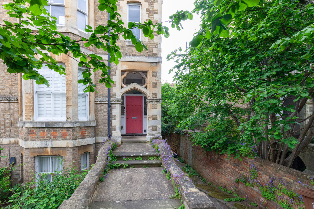 Warnborough Road