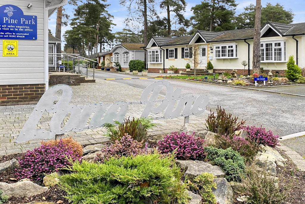 4a Aldridge Way, Lone Pine Park, Ferndown, BH22 8NA. Dixon Kelley