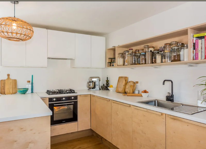 Main Street, Schull, P81 WR61