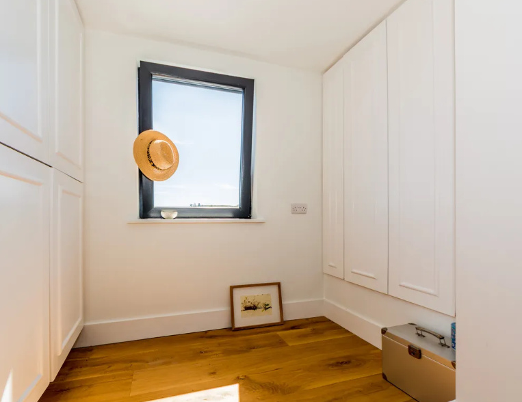 Main Street, Schull, P81 WR61