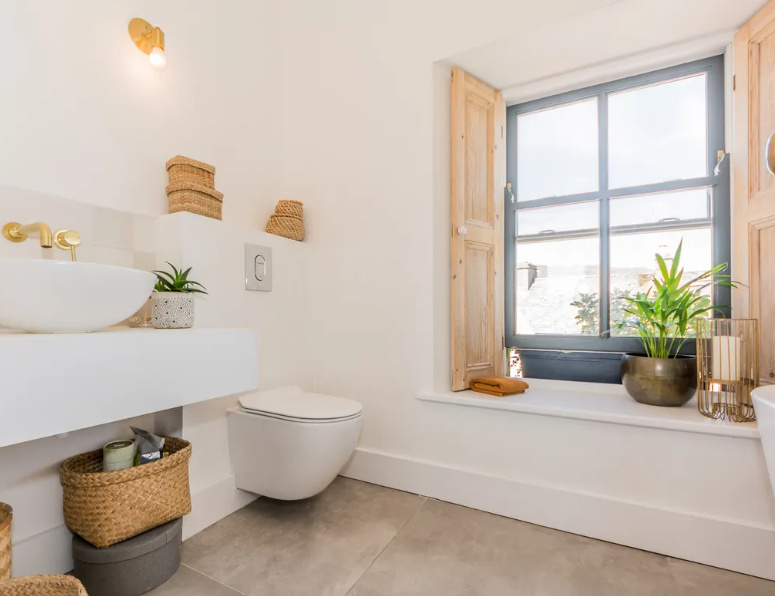 Main Street, Schull, P81 WR61