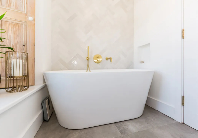 Main Street, Schull, P81 WR61