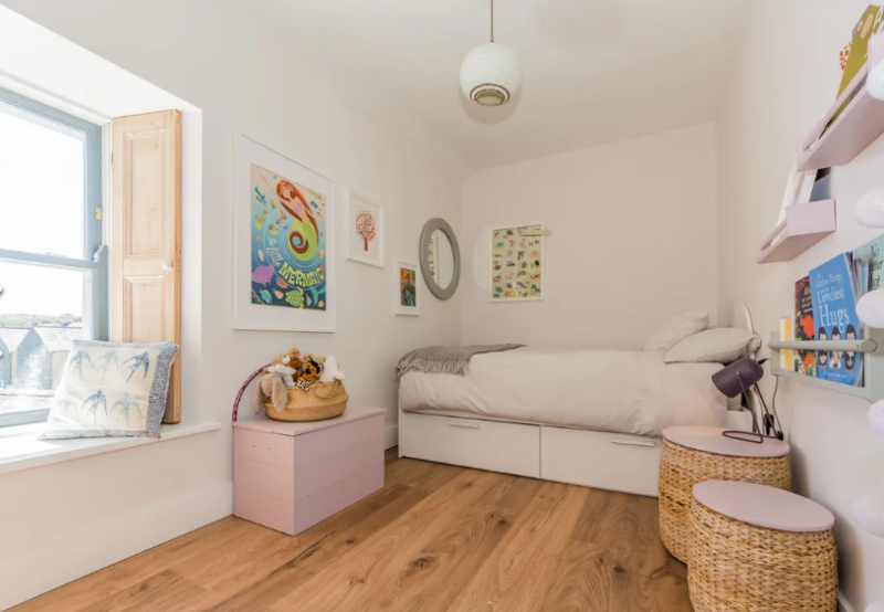 Main Street, Schull, P81 WR61