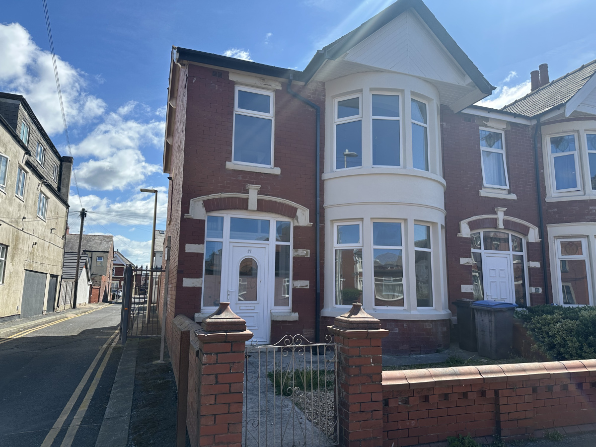 17 Warbreck Drive, Bispham, Blackpool, Lancashire, FY2 9SZ