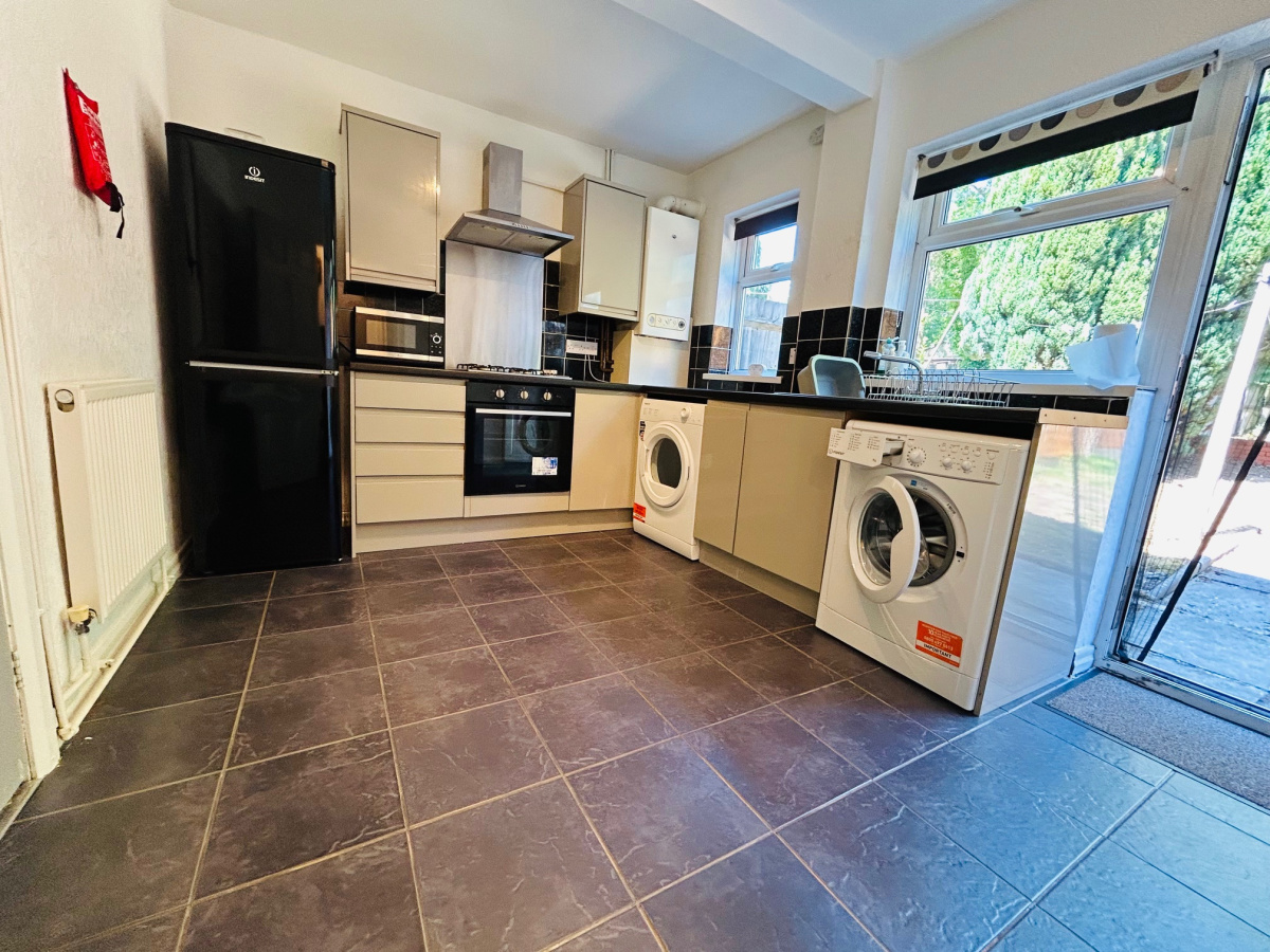 93 Poole Crescent  Harborne