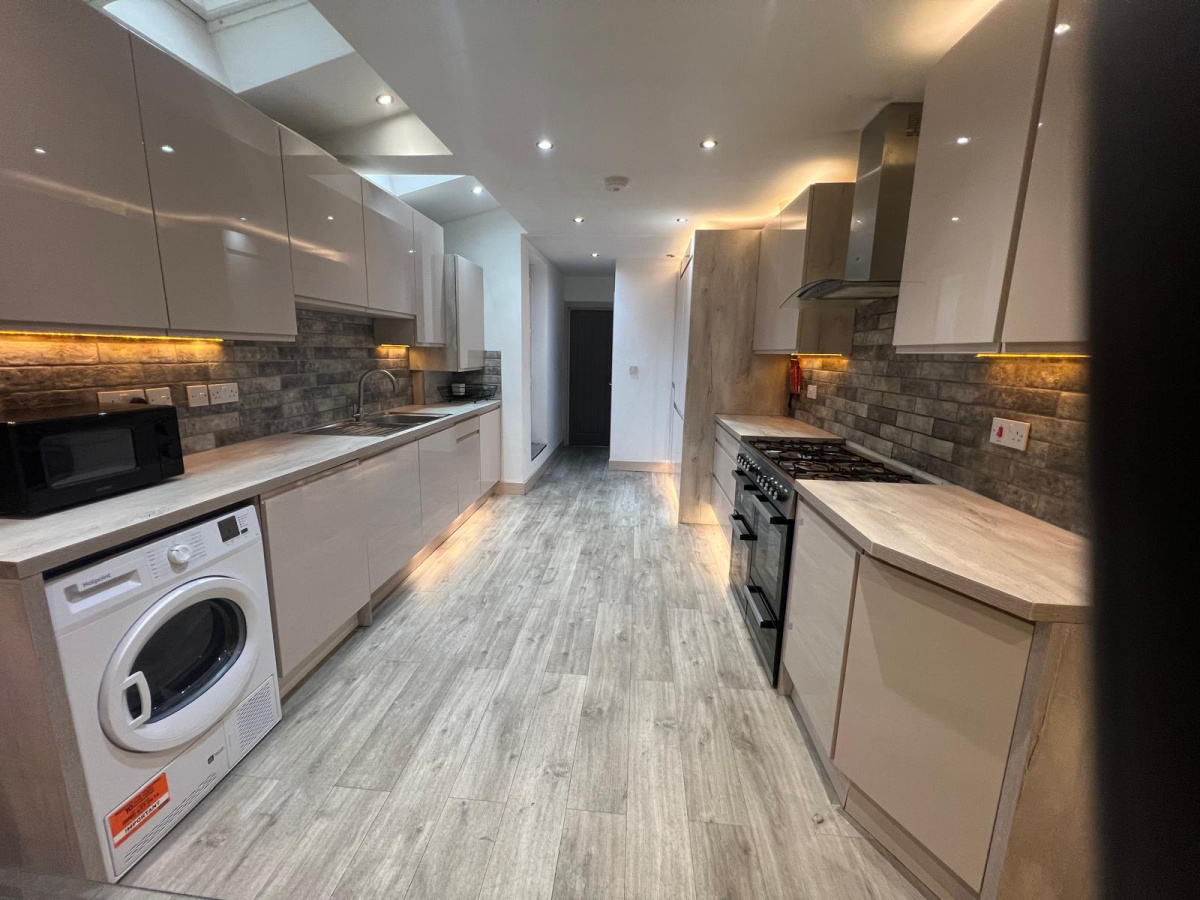 211 Hubert  Selly Oak