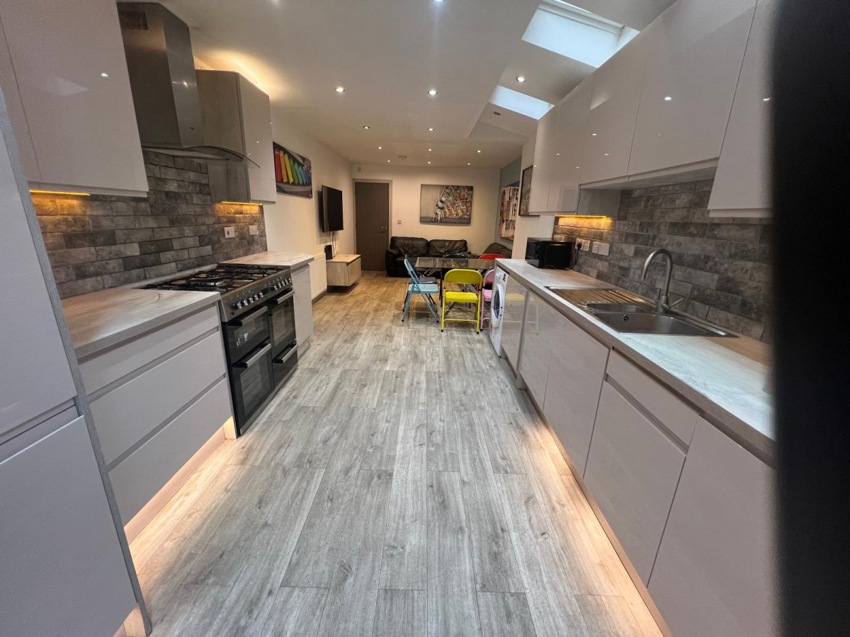211 Hubert  Selly Oak