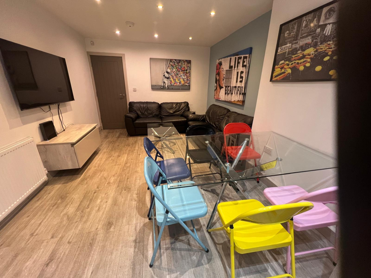 211 Hubert  Selly Oak