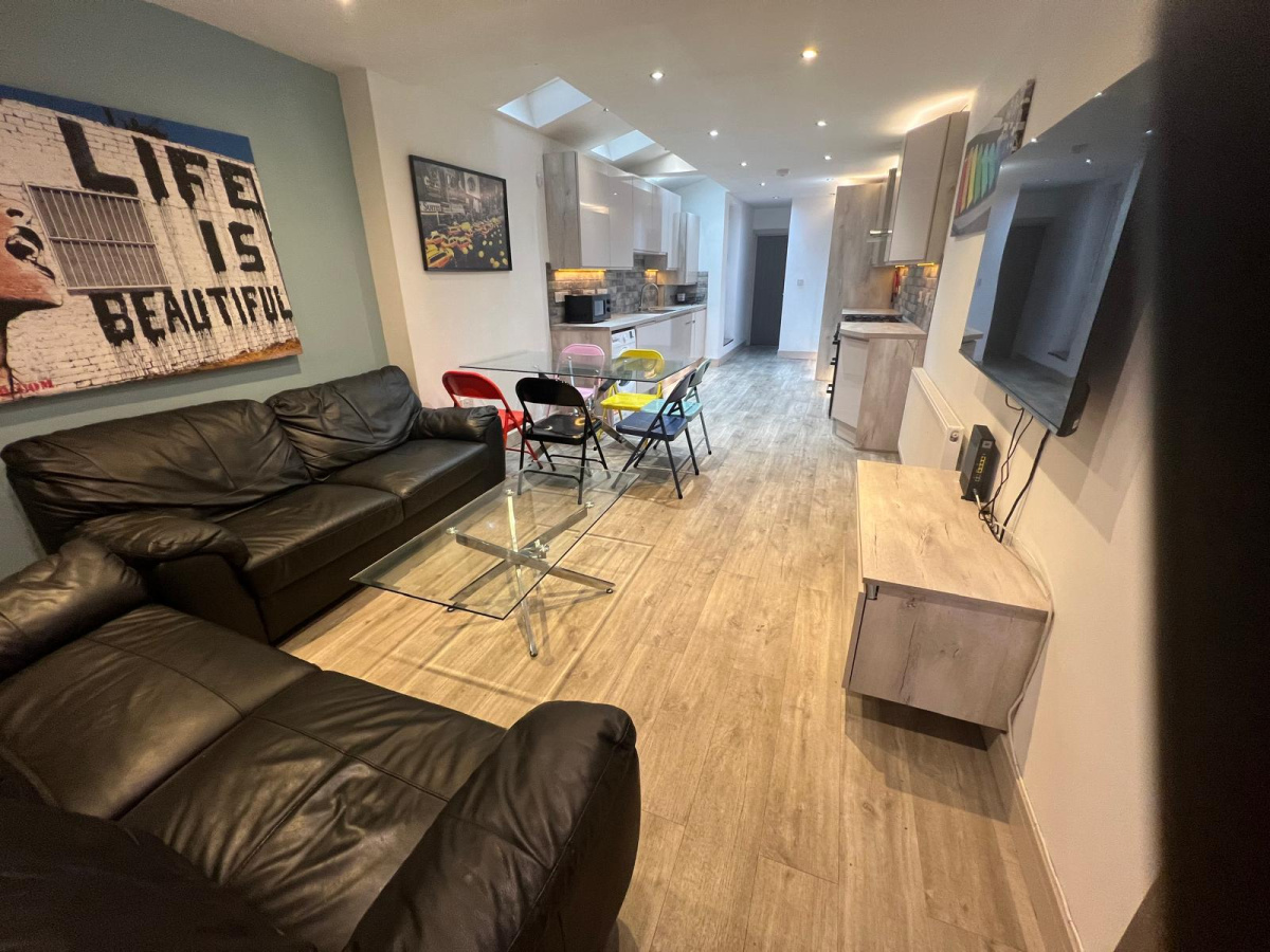 211 Hubert  Selly Oak